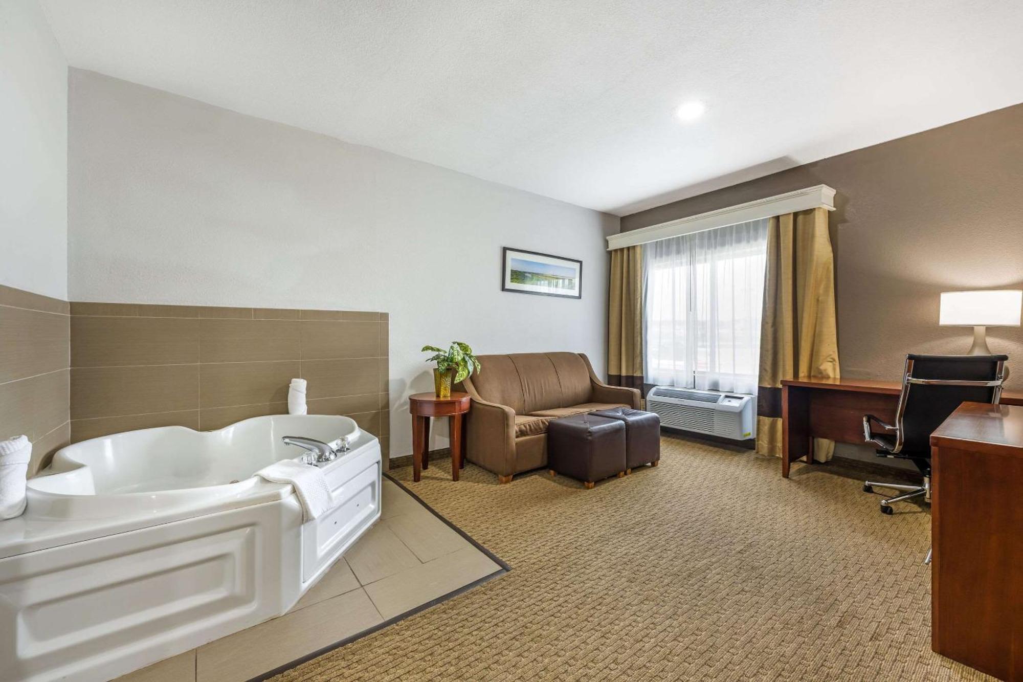 คอมฟอร์ท สวีทส์ Hotel เคาน์เซิลบลัฟส์ ภายนอก รูปภาพ