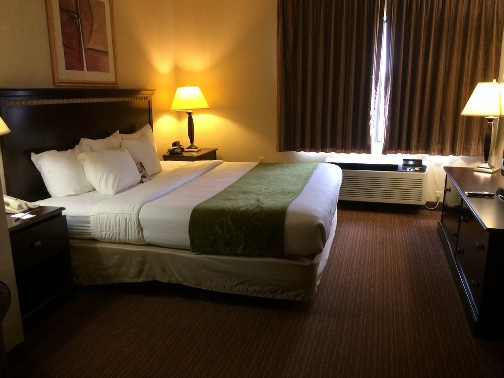 คอมฟอร์ท สวีทส์ Hotel เคาน์เซิลบลัฟส์ ภายนอก รูปภาพ